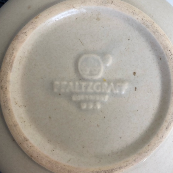 Vintage 1960’s Pfaltzgraff Yorktowne Stoneware Pitcher - Picture 7 of 7